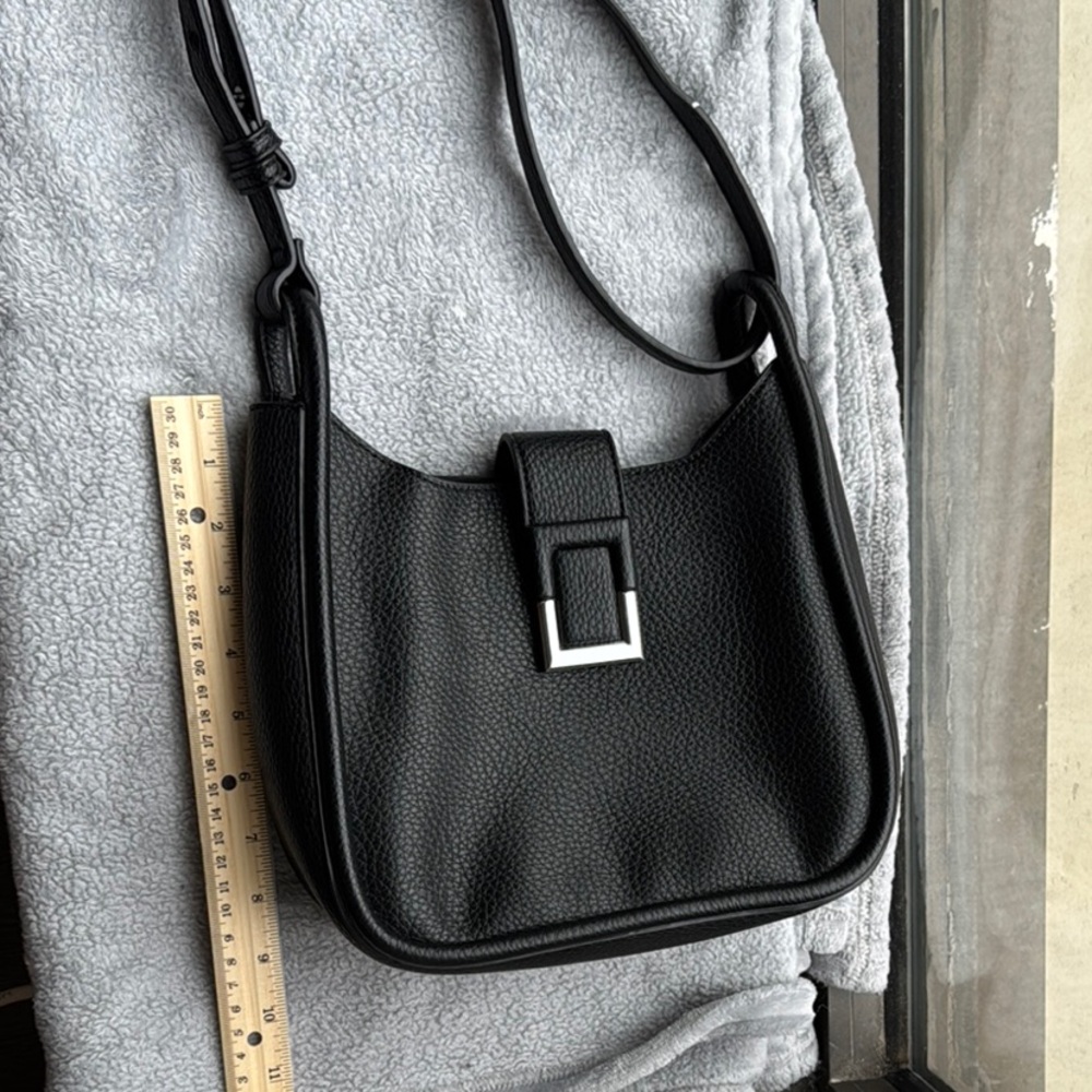 Stylish Black Shoulder Bag with Buckle